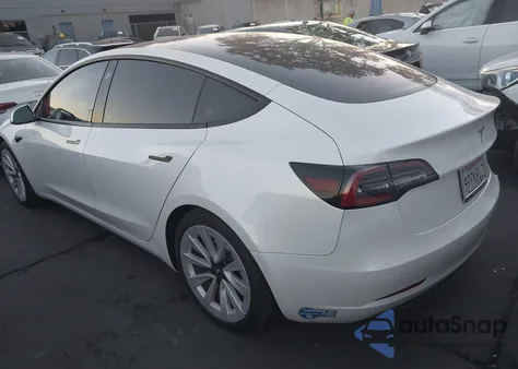 2021 Tesla Model 3 Standard Range Plus Rear-Wheel Drive z USA, uszkodzony, nr VIN 5YJ3E1EA1MF065954